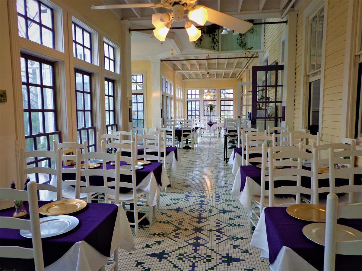 Grand Old Lady Hotel ウェインズビル エクステリア 写真