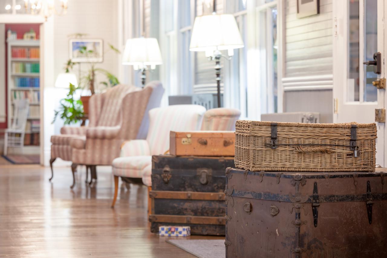 Grand Old Lady Hotel ウェインズビル エクステリア 写真