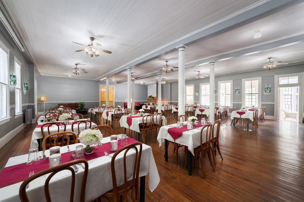 Grand Old Lady Hotel ウェインズビル エクステリア 写真