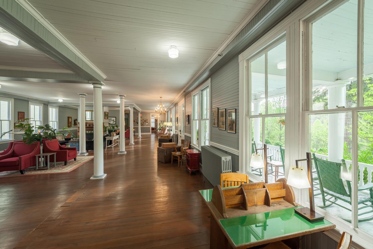 Grand Old Lady Hotel ウェインズビル エクステリア 写真