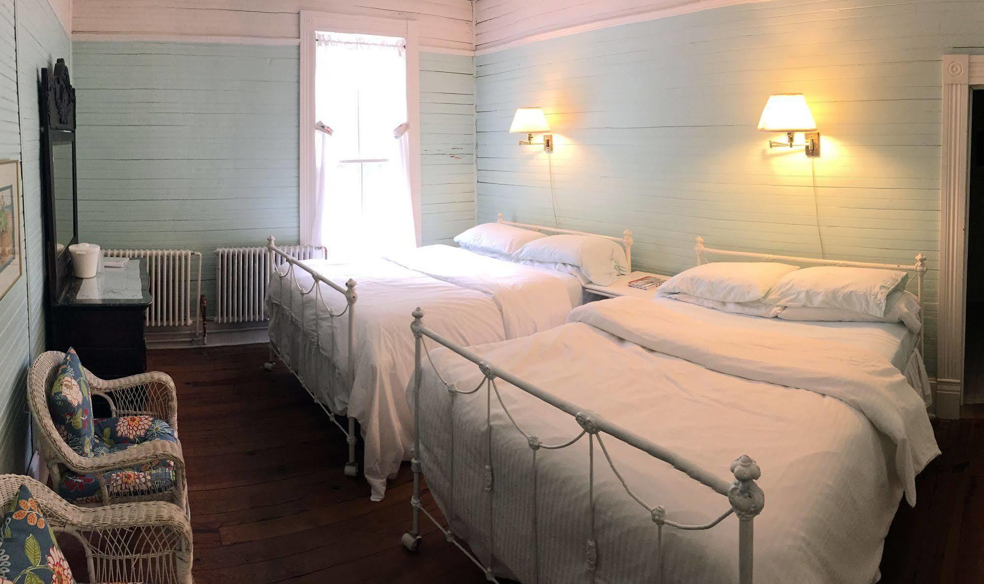 Grand Old Lady Hotel ウェインズビル エクステリア 写真