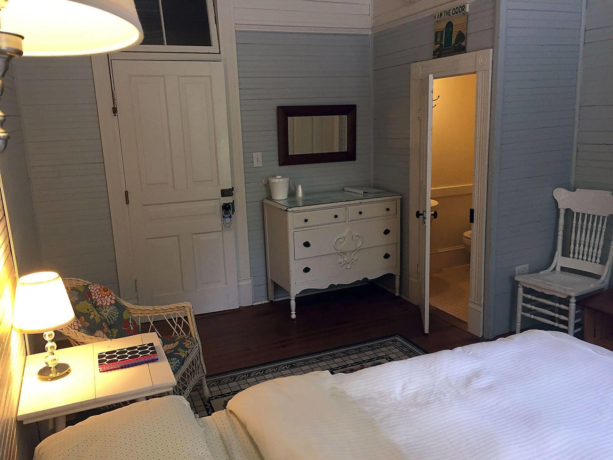 Grand Old Lady Hotel ウェインズビル エクステリア 写真