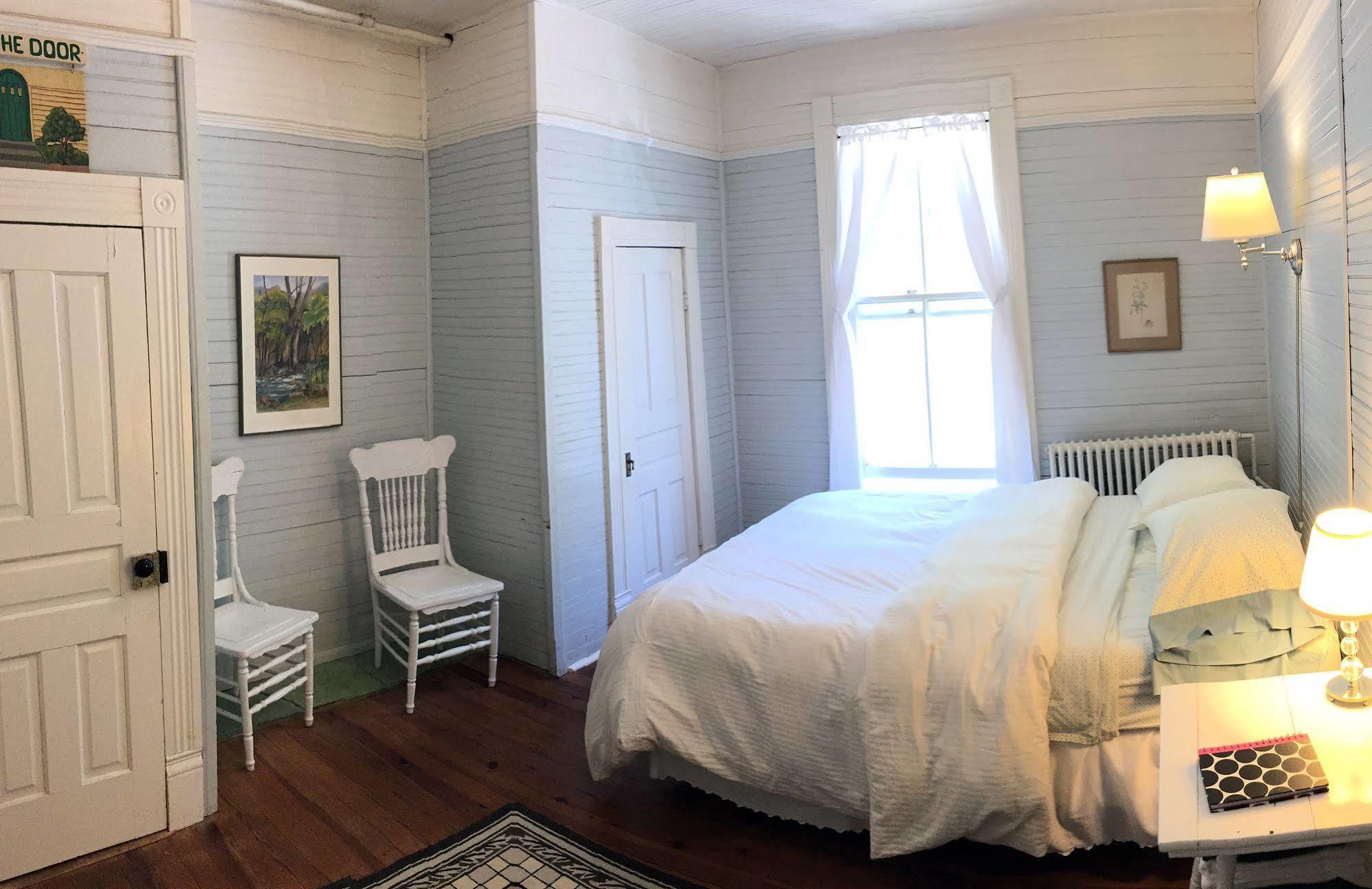 Grand Old Lady Hotel ウェインズビル エクステリア 写真