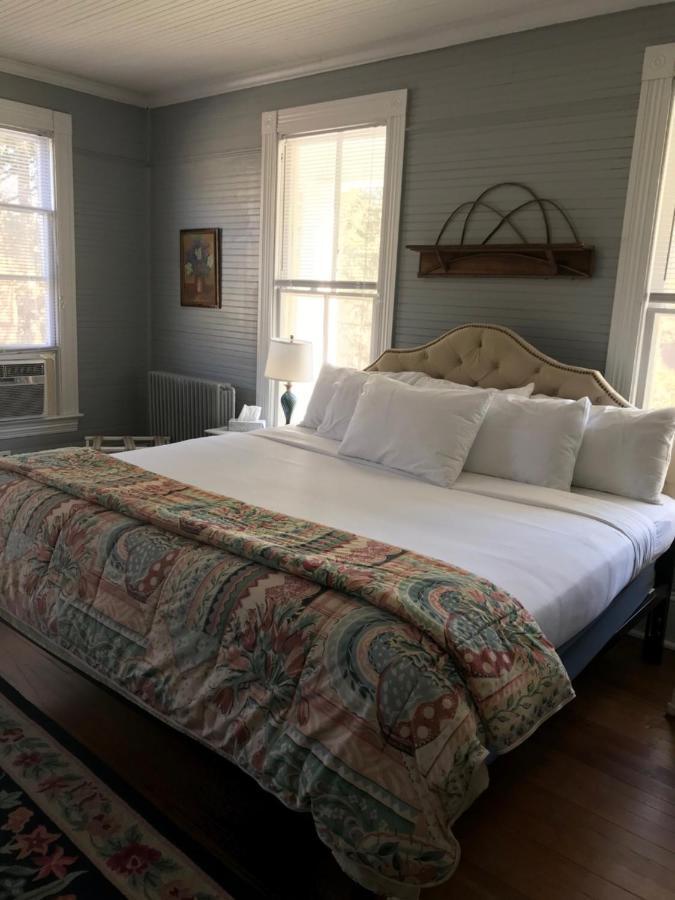 Grand Old Lady Hotel ウェインズビル エクステリア 写真
