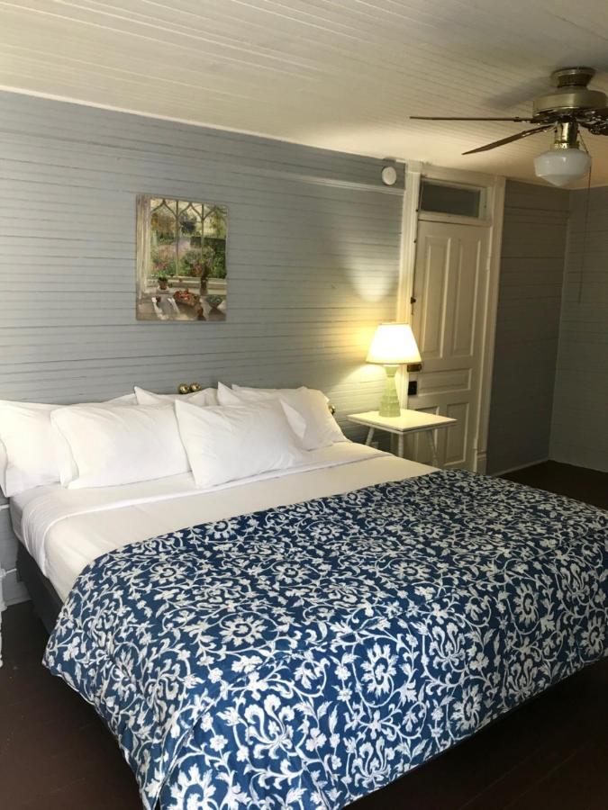 Grand Old Lady Hotel ウェインズビル エクステリア 写真